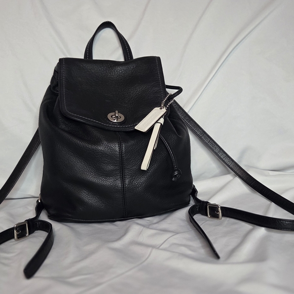 Coach Handbags - COACH F24385 Black Pebbled Leather Drawstring Park Turnlock Backpack